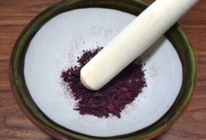 ゆかり作り すり鉢で砕く